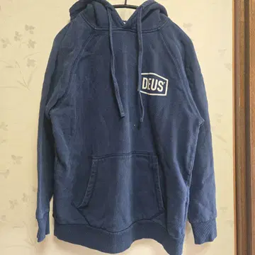 DEUS 후드 부착 맨투맨 네이비