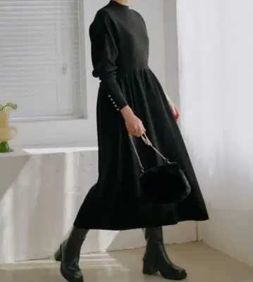 루일 에 부티크 펄 단추 하이넥 돌먼 롱 니트 원피스