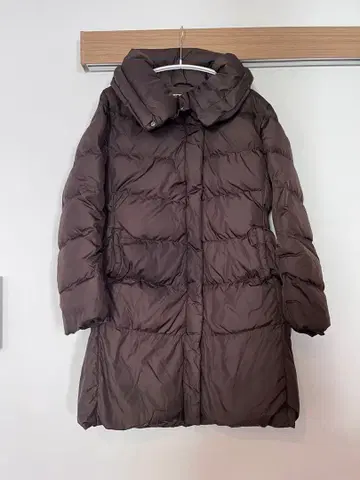 유니클로 볼륨 컬러 다운 코트 브라운 L 사이즈