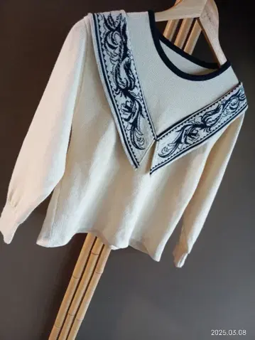 멋진 자수 스웨터