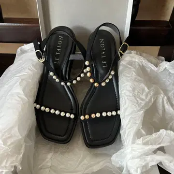 LE TARON 르타론 펄 플랫 샌들