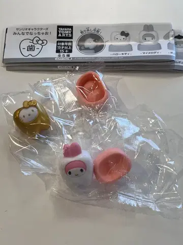 [레어] 산리오 헬로키티 골드 마이멜로디 치아 가챠가챠 2세트
