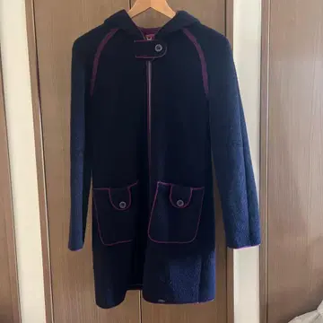 퍼플 후드 부착 롱 코트