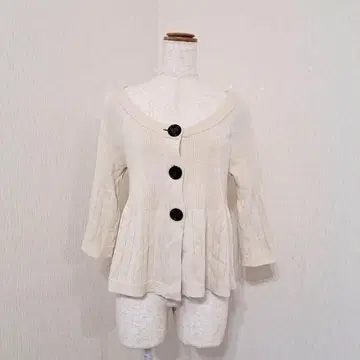 언타이틀 7부 소매 니트 가디건 플레어 큰 버튼 베이지 계열 [ 2 ]