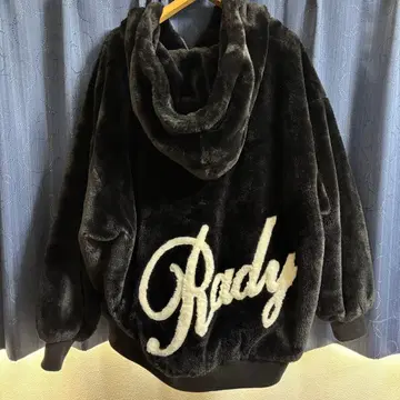 Rady 로고 퍼 아우터