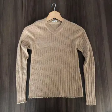 아틀리에식스 캐시미어 혼방 베이지 리브 니트