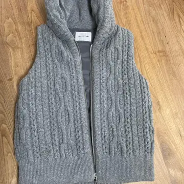 라코스테 LACOSTE 후드 부착 케이블 니트 다운 베스트 34