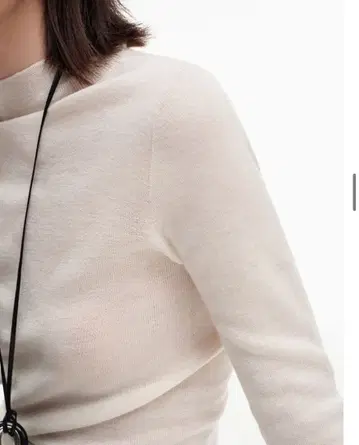 메리노울 하프 하이 칼라 스웨터