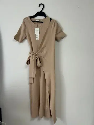 베이지 반팔 니트 원피스