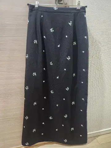 [컨디션 최상] 자수 꽃무늬 롱 스커트