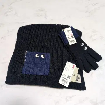 유니클로 아냐 힌드마치 머플러와 장갑 세트