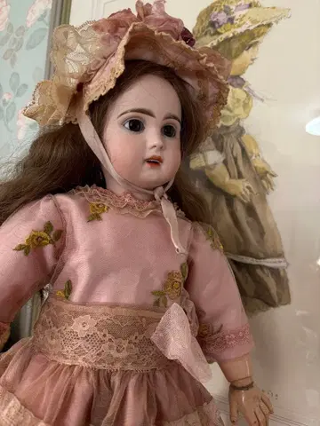 비스크 인형용 꽃 자수 오간자 드레스와 보닛