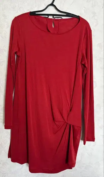 코시노 히로코 빨간색 긴팔 꼬임 디자인 상의