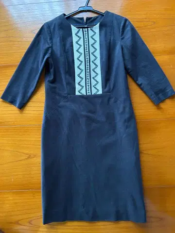 [HANAE MORI] 다크 블루 7부 소매 타이트 핏 원피스