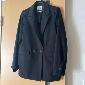 GYDA 블랙 테일러드 자켓