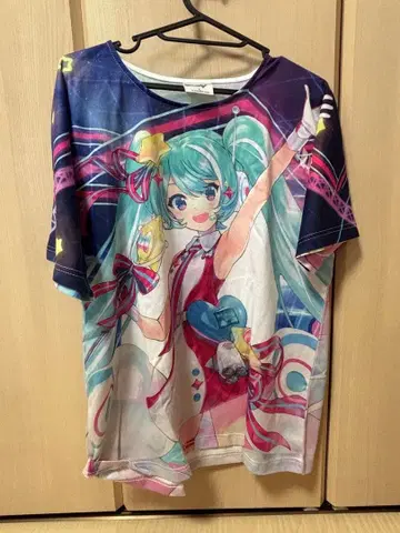 매지컬 미라이 10th 풀 그래픽 T셔츠 메인 비주얼 ver