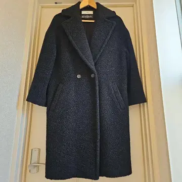 허그아워 체스터 코트 블랙