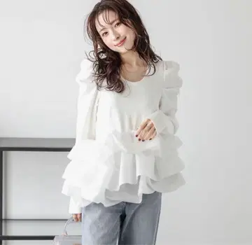 [ 새상품급 ] AMELY 벌룬프릴 도킹 상의 파워숄더 U넥