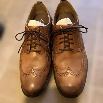 브라운 가죽 윙팁 드레스 슈즈