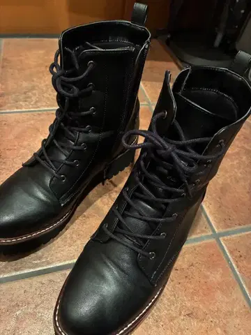 가죽 블랙 부츠 레이스업
