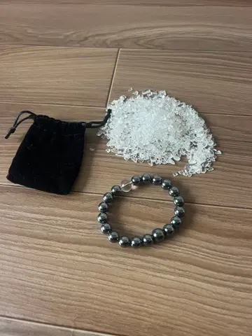 헤마타이트 비즈 팔찌 파우치 포함 (정화용 수정 포함)