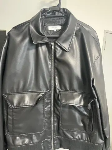 블랙 합성 피혁 봄버 자켓