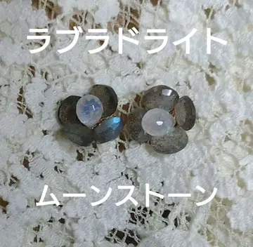 래브라도 라이트와 문스톤의 꽃 모양 귀걸이