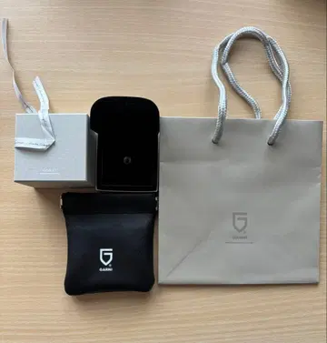 GARNI 스톤 장식 블랙 귀걸이 (1개)