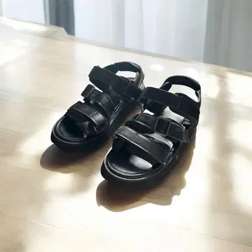 [ WYM ] 블랙 스트랩 샌들