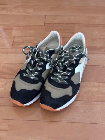 디아도라 헤리티지 스니커즈