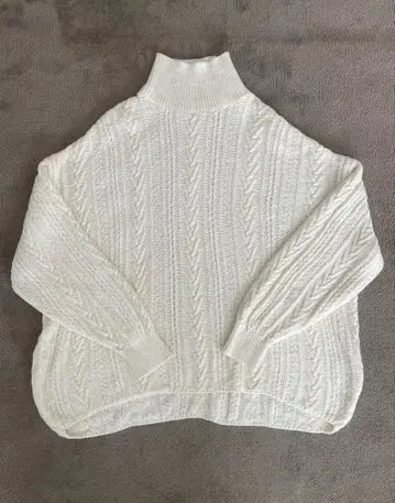 ABYTS 아이보리 케이블 니트 스웨터
