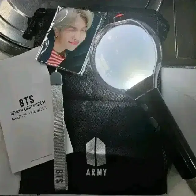 새상품) bts 아미밤 스페셜 에디션 응원봉  + 포토카드 판매합니다