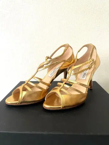 지미추 골드 스트랩 오픈토 하이힐