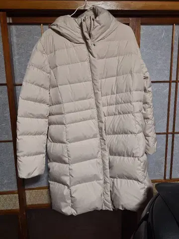 베이지 퀼팅 다운 자켓 후드 부착