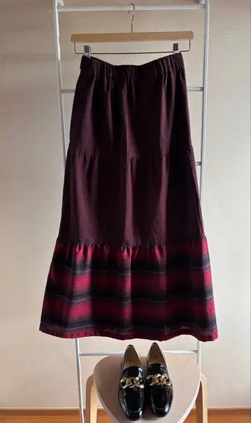 버건디 플레어 스커트 체크 무늬