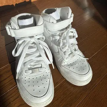 Air Force 1 화이트 하이컷 스니커즈