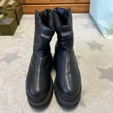 sacai 블랙 가죽 통굽 숏부츠 37