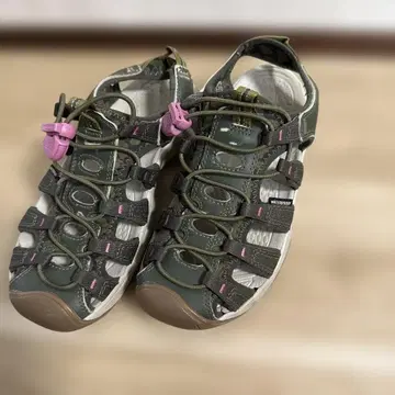 KEEN 아웃도어 샌들 그레이/올리브