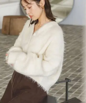 NOBLE 알파카 혼방 샤기 숏 가디건