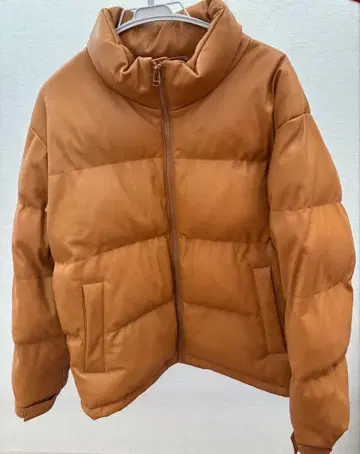 GU 브라운 다운 자켓 스탠드 카라