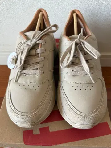 [ 새상품 ] fitflop 핏플랍 가죽 스니커즈 23cm