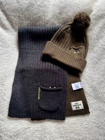 ANYA HINDMARCH x UNIQLO 머플러 니트 모자