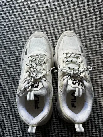 FILA 화이트 스니커즈
