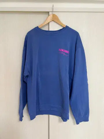 PLEASURES 블루 맨투맨 트레이닝복