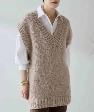 35200엔 이번 시즌 새상품 완판 윔 가젯 핸드니트 V넥 풀오버 베스트