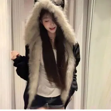 2L 귀 달린 퍼 달린 다운 자켓