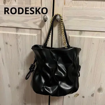 RODESKO 쿠션 디자인 블랙 숄더백
