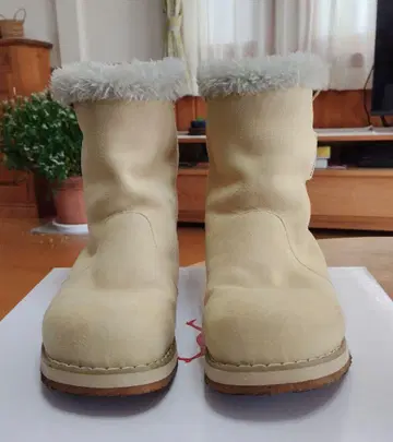 새상품급 WINTERFIELD 퍼 달린 숏부츠 크림색