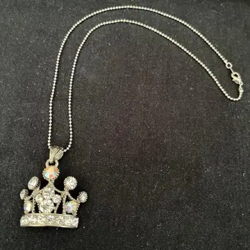 크라운 모티브 목걸이