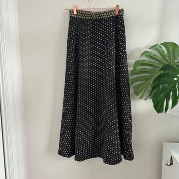 [ 어반 리서치 ] 롱 플레어 스커트 블랙 프리 사이즈